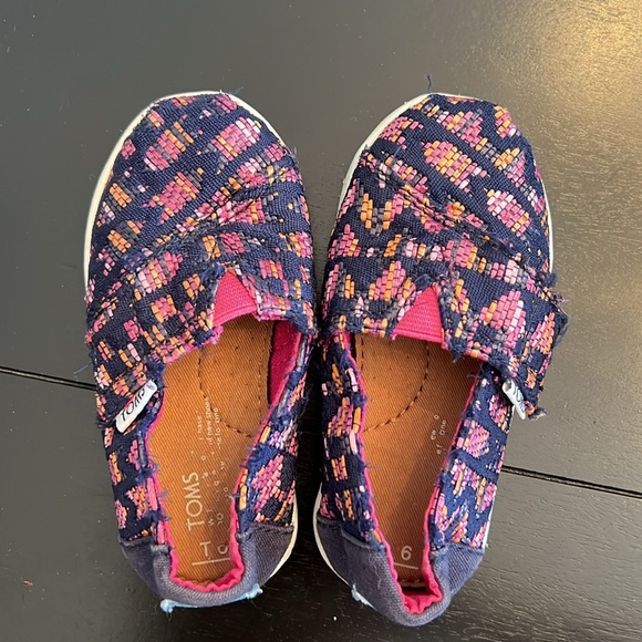 Toms slip on shoes - Size Toddler 6 - Picture 4 of 7